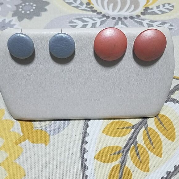 2 Pairs of Retro Vintage Earrings - Picture 1 of 2